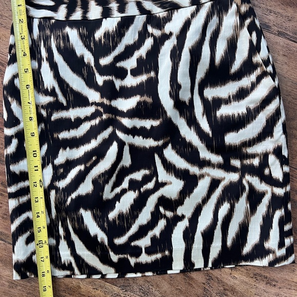 Ann Taylor skirt, animal print, size 2P - Picture 3 of 6